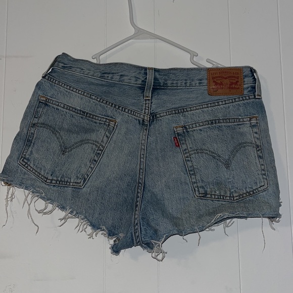 Lighwash Levi Jean Shorts - Levi Strauss & Co - Picture 2 of 2